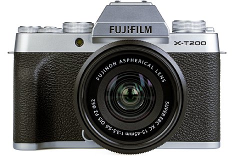Bild Die Fujifilm X-T200 ist der Nachfolger der X-T100, löst mit 24 Megapixeln auf und bietet eine 6K Oversampling Funktion für 4K Videos. [Foto: MediaNord]
