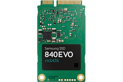 Bild Manche Laptops mit 2,5-Zoll-Festplatte haben zusätzlich einen Steckplatz für eine kleine mSATA-SSD-Steckkarte, die dann zusätzlich verwendet werden kann. [Foto: Samsung]