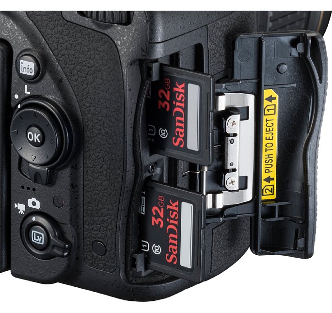 Bild Bei der Nikon D750 kommt ein SD-Doppelslot zum Einsatz. So können Raw- von JPEG-Aufnahmen getrennt werden oder Fotos von Videos. [Foto: Nikon]