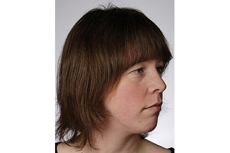 Bild Eine Darstellung der Person mit geneigtem oder gedrehtem Kopf (z. B. Halbprofil) ist nicht zulässig. [Foto: Markt+Technik]