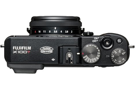 Bild Das Objektiv der Fujifilm X100T besitzt weiterhin eine Brennweite von 23 Millimeter, die einer kleinbildäquivalenten Brennweite von 35 Millimeter entspricht. Mit einer Anfangsöffnung von F2 ist das Objektiv sehr lichtstark. [Foto: Fujifilm]