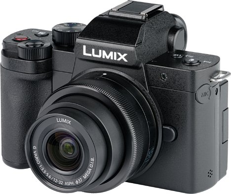 Bild Die Panasonic Lumix DC-G100D ist eine sehr kompakte Vertreterin der G-Serie, bietet aber dennoch dank des kleinen Griffs eine gute Ergonomie, solange man größen- und gewichtstechnisch zur Kamera passende Objektive verwendet. [Foto: MediaNord]