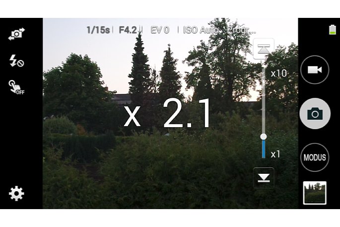 Bild Beim Zommen wird auf dem Bildschirm des Samsung Galaxy K Zoom der Zoomfaktor eingeblendet. [Foto: MediaNord]