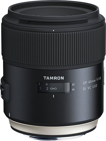 Bild Das Tamron SP 45 mm F1.8 Di VC USD besitzt zwar ein recht voluminöses, dafür aber auch sehr robust wirkendes Gehäuse, das sogar über einen Spritzwasser- und Staubschutz verfügt. [Foto: Tamron]