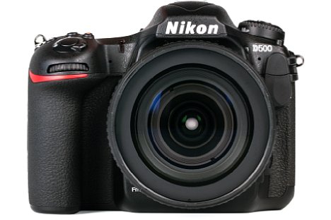 Bild Mit der D500 nimmt Nikon nach Jahren der Abstinenz wieder ein APS-C-Profimodell ins Line-Up auf. Die D500 gleicht dabei der D5 technisch wie ergonomisch ungemein. [Foto: MediaNord]