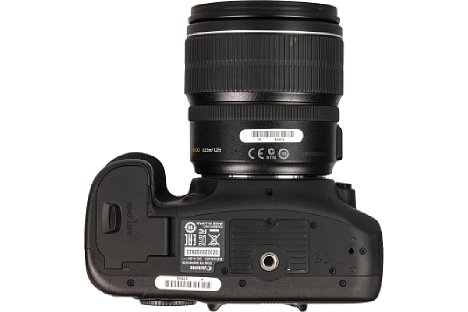 Bild Canon platziert bei der EOS 7D Mark II das Stativgewinde korrekt in der optischen Achse. [Foto: MediaNord]