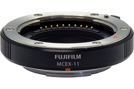 Bild Der Fujifilm Makro-Zwischenringe MCEX-11 ist speziell für die Kameras der X-Serie konzipiert. Dank elektronischer Kontakte können Blende und Autofokus genutzt werden. [Foto: Fujifilm]