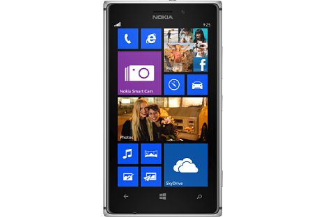 Bild Die Windows Phone Startseite mit den Kacheln. Die sind ganz einfach in der Größe änderbar und frei positionierbar. [Foto: Nokia]