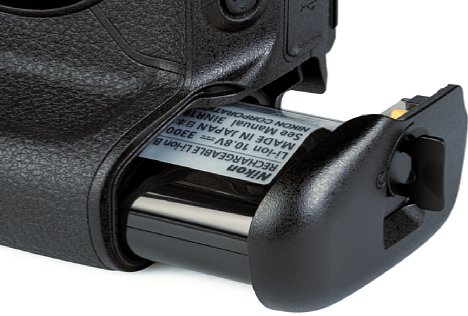 Bild Der mitgelieferte Akku Nikon EN-EL18d kann direkt in der Kamera geladen werden. Die älteren EL18-Typen passen auch, bieten aber nicht dieselbe Leistung und können nur extern geladen werden. [Foto: MediaNord]