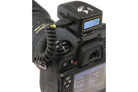 Bild Der Solmeta Geotagger Pro 2 kann über die Kamera mit Strom versorgt werden. [Foto: MBK GmbH]
