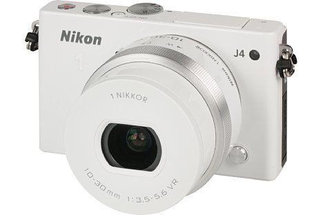 Bild Das Kit-Objektiv 1 Nikkor VR 10-30 mm 3.5-5.6 PD-Zoom ist in der gleichen Farbe lackiert wie der Kamerabody der Nikon 1 J4. [Foto: MediaNord]