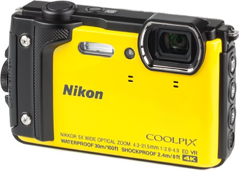 Bild Die Nikon Coolpix W300 ist in vier verschiedenen Farben erhältlich: Gelb (wie hier zu sehen), Orange, Schwarz und Camouflage. [Foto: MediaNord]