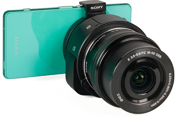 Bild Am Sony Xperia Z3 Compact wirkt die QX1 selbst mit dem kompakten 16-50mm-Zoom überdimensioniert. [Foto: MediaNord]