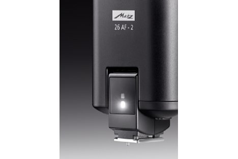 Bild Dank einer kleinen eingebautes LED kann der Metz mecablitz 26 AF-2 auch Dauerlicht mit 30 Lux / 1 m abgeben. [Foto: Metz mecatech]