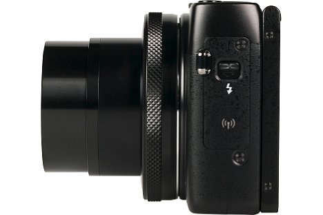 Bild Der integrierte Blitz der Canon PowerShot G7 X muss manuell ausgeklappt werden. Einen Systemschuh für externe Blitzgeräte oder einen elektronischen Sucher besitzt die Kamera nicht. [Foto: MediaNord]