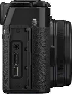 Bild 2,5 mm Klinkenbuchse und USB-C erfüllen bei der Fujifilm X100VI gleichmehrere Funktionen. Sie dienen auch als Mikrofonanschluss und Kopfhörerausgang. [Foto: Fujifilm]