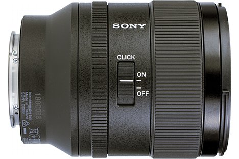 Bild Auf der rechten Seite des Sony FE 35 mm 1.4 GM lässt sich der Klickmechanismus des Blendenrings für lautlose und stufenlose Bedienung bei Videoaufnahmen deaktivieren. [Foto: MediaNord]