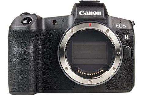 Bild 30 Megapixel löst der Vollformatsensor der Canon EOS R auf. Im ausgeschalteten Zustand wird er vom Verschluss geschützt, der selbst jedoch wiederum ein empfindliches Bauteil ist. [Foto: MediaNord]