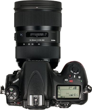 Bild Selbst an einer großen Kleinbild-DSLR wie der Nikon D800E wirkt das Sigma 24-35 mm F2 DG HSM Art ziemlich wuchtig. [Foto: MediaNord]