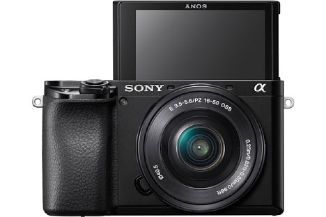 Bild Sony Alpha 6100 mit 16-50 mm. [Foto: Sony]