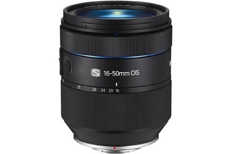 Bild Das Samsung NX-Lens S 16-50mm F2-2.8 ED OIS will mit seiner hohen Lichtstärke sowie dem Spritzwasser- und Staubschutz überzeugen. Das Premiumobjektiv soll allerdings auch 1.300 Euro kosten. [Foto: Samsung]