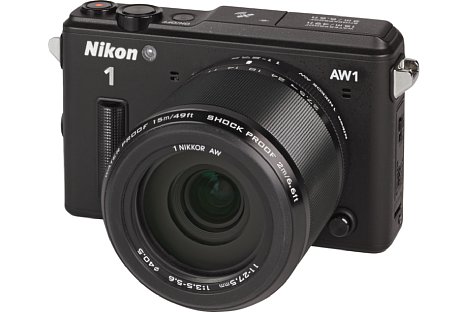 Bild Die Nikon 1 AW1 mit 1-Mount AW 11-27,5 mm besitzt trotz Ihres Wechselobjektivs eine Schutzklasse von IPX8 (15 Meter für maximal 60 Minuten) und ist vollständig staubdicht. [Foto: MediaNord]