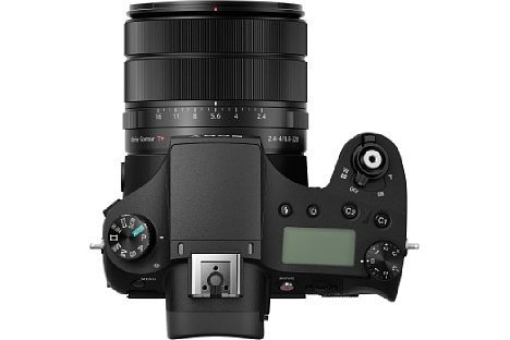 Bild Das neue, größere Objektiv der Sony DSC-RX10 III bietet Platz für einen Blendenring, einen Zoomring, einen Fokusring und eine Fokushaltetaste. [Foto: Sony]