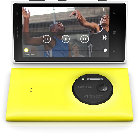 Bild Das Nokia Lumia 1020 sorgte ab Sommer 2013 für einiges Aufsehen mit seiner 41-Megapixel-Kamera mit optischem Bildstabilisator, die bei 5-Megapixel Ausgabegröße immerhin einen 2,75-fachen Digitalzoom ohne Verluste ermöglichte. [Foto: Nokia]