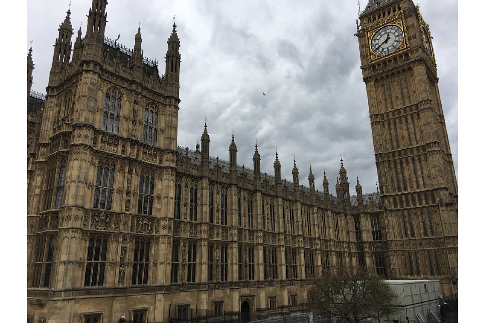 Bild Passt nicht: Westminster Palace von diesem Standort auf der Westminster Bridge aus gesehen bräuchte mehr Weitwinkel. Das iPhone 6s Plus fängt diesen Bildausschnitt ein. [Foto: MediaNord]
