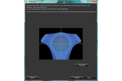 Bild Der ColorNavigator fordert in der Kalibration auf, den in unserem Fall verwendeten Spyder3 am Bildschirm zu befestigen. [Foto: MediaNord]