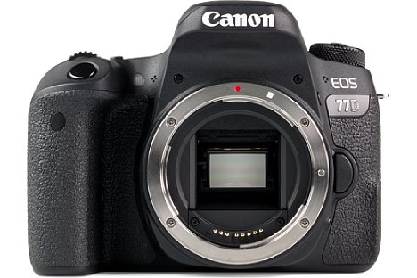 Bild Ohne Objektiv zeigt Canon EOS 77D das Metallobajonett und den Schwingspiegel. [Foto: MediaNord]