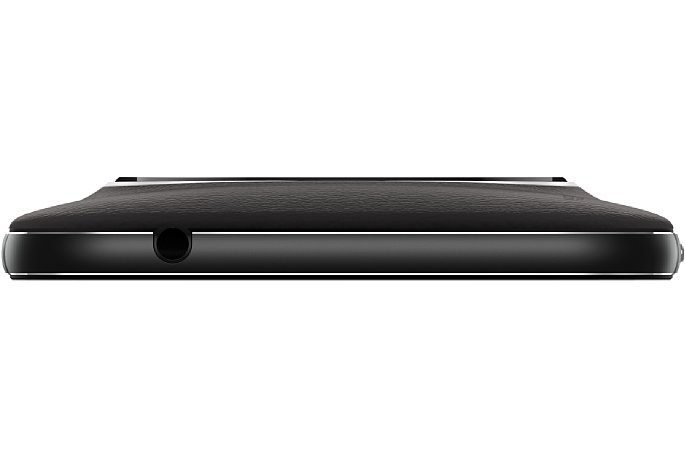 Bild Nur knapp 12 Millimeter dich ist Asus ZenFone Zoom im Bereich des kreisrunden Kameramoduls. Im übrigen Bereich ist es so flach wie ein übliches Smartphone. Die Rückseite ist mit echtem Leder bezogen. [Foto: Asus]