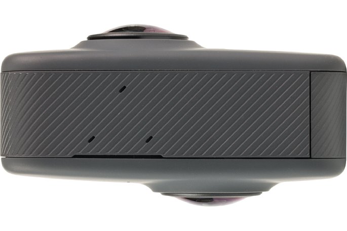 Bild Auf der Oberseite der GoPro Fusion erkennt man die drei Mikrofone für den Raumklang. [Foto: MediaNord]