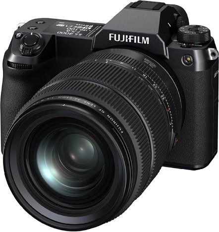 Bild Nicht einmal 6.000 Euro kostet die verhältnismäßig kompakte Fujifilm GFX100S, obwohl sie einen großen, hochauflösenden Mittelformat-Bildsensor in BSI-CMOS-Bauweise besitzt. [Foto: Fujifilm]