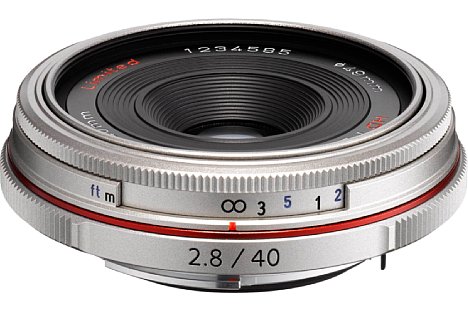 Bild Die neue HD Pentax Limited Edition Serie ist äußerlich sehr gut am roten Ring zu erkennen, wie hier beim HD Pentax DA 40 mm 2.8 Limited [Foto: Pentax]