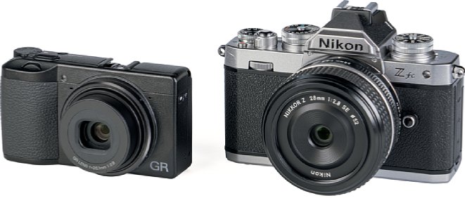 Bild Größenvergleich zwischen der Ricoh GR IIIx und der Nikon Z fc mit Z 28 mm F2.8 SE. [Foto: MediaNord]