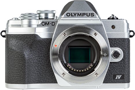 Bild Trotz des Kunststoffgehäuses besitzt die Olympus OM-D E-M10 Mark IV ein Objektivbajonett aus Metall. [Foto: MediaNord]