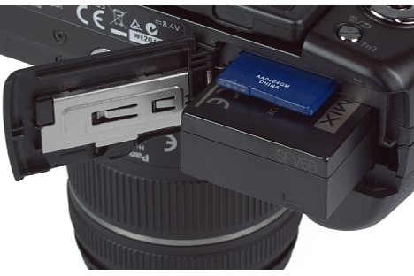 Bild Panasonic Lumix DMC-G5 Speicherkartenfach und Akkufach [Foto: MediaNord]