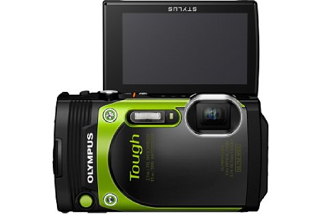 Bild Die Olympus Stylus Tough TG-870 besitzt einen Frontauslöser sowie einen um 180 Grad nach oben klappbaren Bildschirm, der sich damit auch für Selfies eignet. [Foto: Olympus]