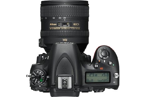 Bild Auf der Oberseite bietet die Nikon D750 ein großes Statusdisplay. Das Aufnahmeprogramm wird klassisch über ein großes Programmwählrad eingestellt. [Foto: Nikon]