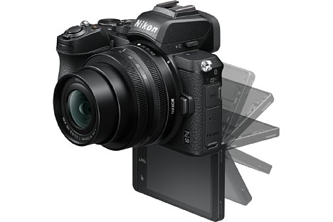 Bild Der rückwärtige Touchscreen der Nikon Z 50 lässt sich um 90 Grad nach oben und 180 Grad nach unten klappen, womit auch Selfies möglich sind. [Foto: Nikon]