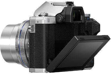 Bild Für Über-Kopf-Aufnahmen lässt sich der Touchscreen der Olympus OM-D E-M10 Mark IV nach unten klappen. [Foto: Olympus]