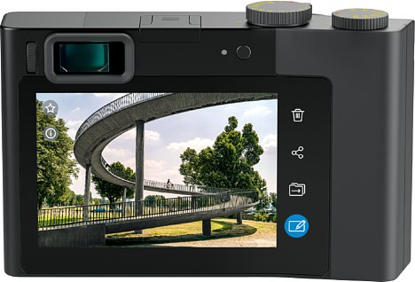 Bild Auf dem knapp 11 cm großen Touchscreen der Zeiss ZX1 lassen sich die Aufnahmen direkt mit Adobe Lightroom bearbeiten. [Foto: Zeiss]
