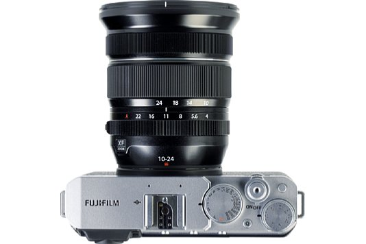 Bild Das Fujifilm XF 10-24 mm F4 R OIS WR ist ein recht kompaktes Ultraweitwinkelzoom. Es gehört zu den ersten XF-Objektiven mit Verriegelung in der Automatikstellung des Blendenrings. [Foto: MediaNord]