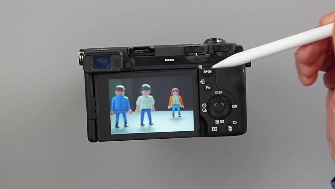 Standbild aus dem Schulungsvideo "Fotografieren mit der Sony Alpha 6700" mit Michael Nagel - Kapitel 12 - Aufnahmen wiedergeben. [Foto: MediaNord]