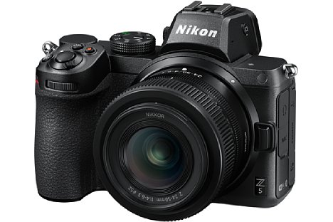 Bild Die Nikon Z 5, hier mit dem neuen Kitobjektiv Z 24-50 mm F4-6.3, ist das neue Vollformat-Einsteigermodell ins Z-System. [Foto: Nikon]