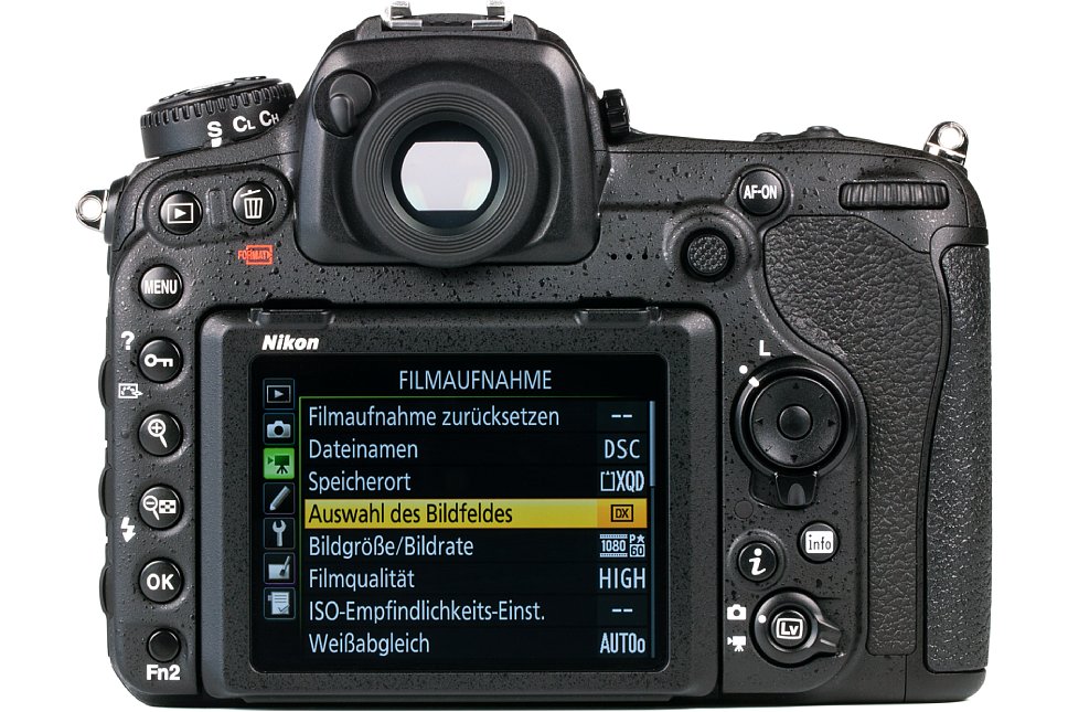 Bild Der acht Zentimeter große Bildschirm der Nikon D500 bietet mit 2,36 Millionen Bildpunkten eine besonders feine Auflösung. Das RGBW-Muster sorgt für eine helle, kontrastreiche Darstellung. [Foto: MediaNord]