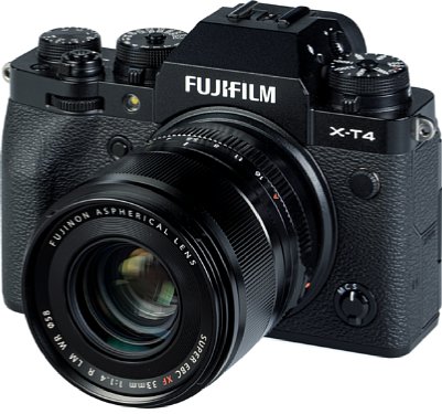 Bild Das Fujifilm XF 33 mm F1.4 R LM WR eignet sich mit seinen kleinbildäquivalenten 50 mm gut für einen natürlichen Bildeindruck. Bei Blende F1,4 zeichnet es bereits den Hintergrund schön unscharf, obwohl sich dieser dicht hinter dem Redakteur befindet. [Foto: MediaNord]