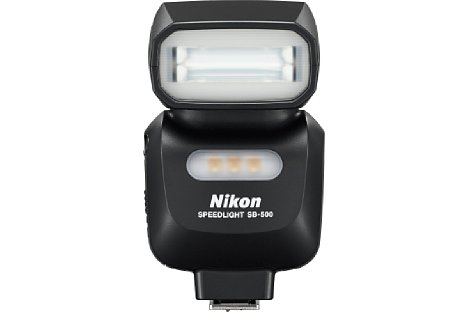 Bild Der Nikon SB-500 besitzt neben der Blitzröhre eine Videoleuchte. [Foto: Nikon]