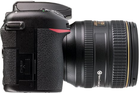 Bild Der Handgriff der Nikon D7500 ist gut ausgeprägt, was zusammen mit der rutschfesten Gummierung für sicheren Halt sorgt. [Foto: MediaNord]